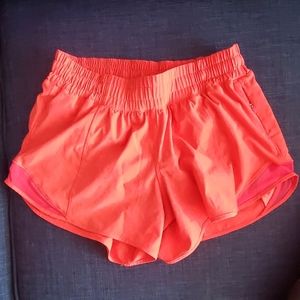Lululemon Hotty Hot Coral shorts 4"